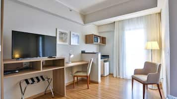 Deluxe Double Room, 1 King Bed | Minibar, in-room safe, desk, laptop workspace