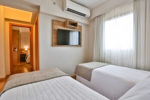 Deluxe Apartment, Connecting Rooms | Minibar, in-room safe, desk, laptop workspace -  Matiz Vilaboim Ribeirão Preto (Ribeirão Preto)