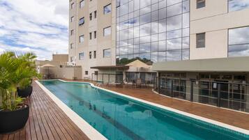 Outdoor pool, pool umbrellas, sun loungers