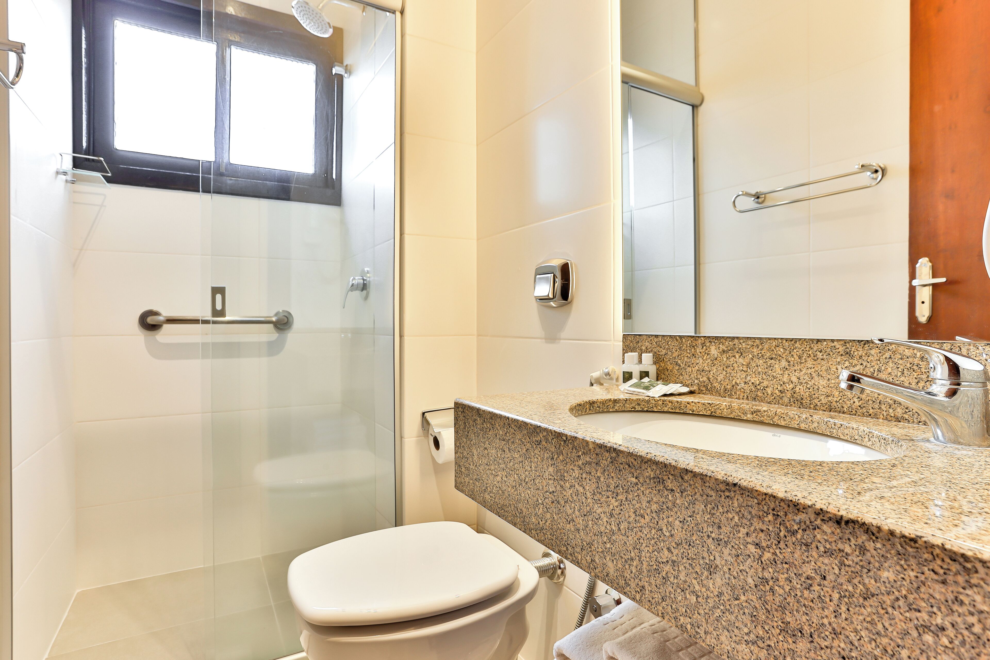 apartamento family terrace - conjugado | bathroom | shower, designer toiletries, hair dryer, bidet