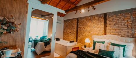 Honeymoon Cabin | 1 bedroom, minibar, in-room safe, individually furnished