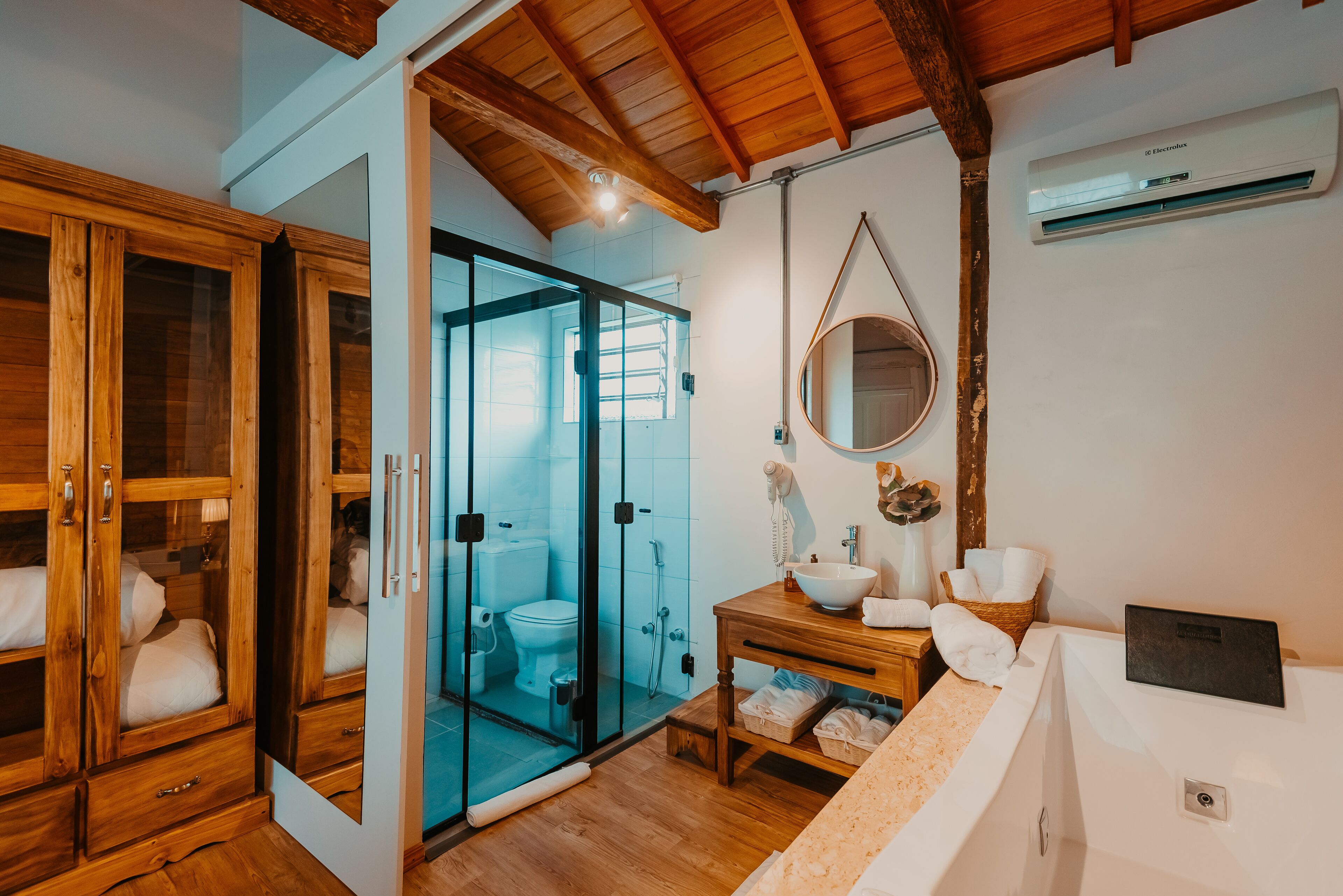 honeymoon cabin | 1 bedroom, minibar, in-room safe, individually furnished