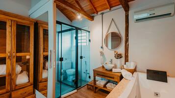 Honeymoon Cabin | 1 bedroom, minibar, in-room safe, individually furnished