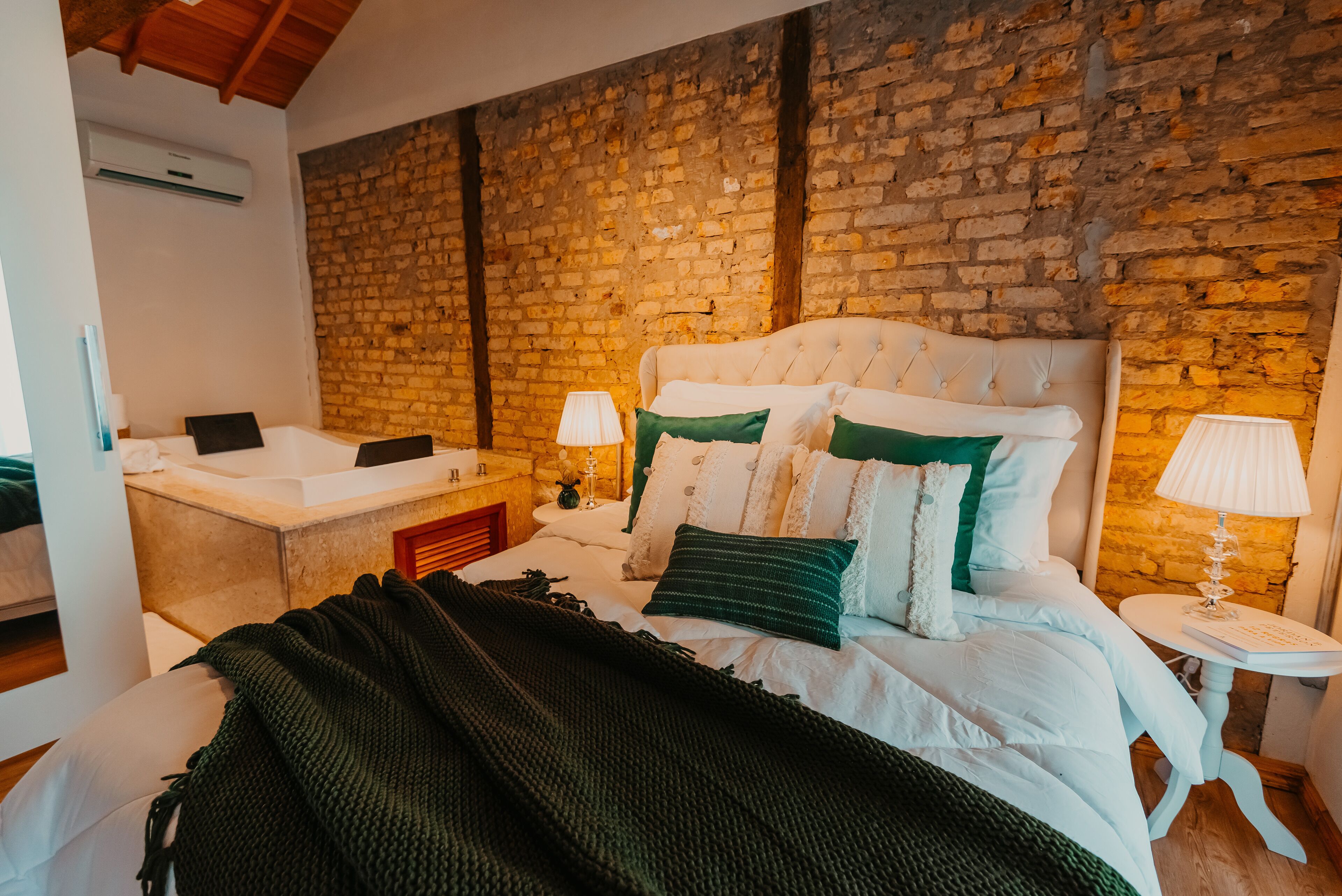 honeymoon cabin | 1 bedroom, minibar, in-room safe, individually furnished