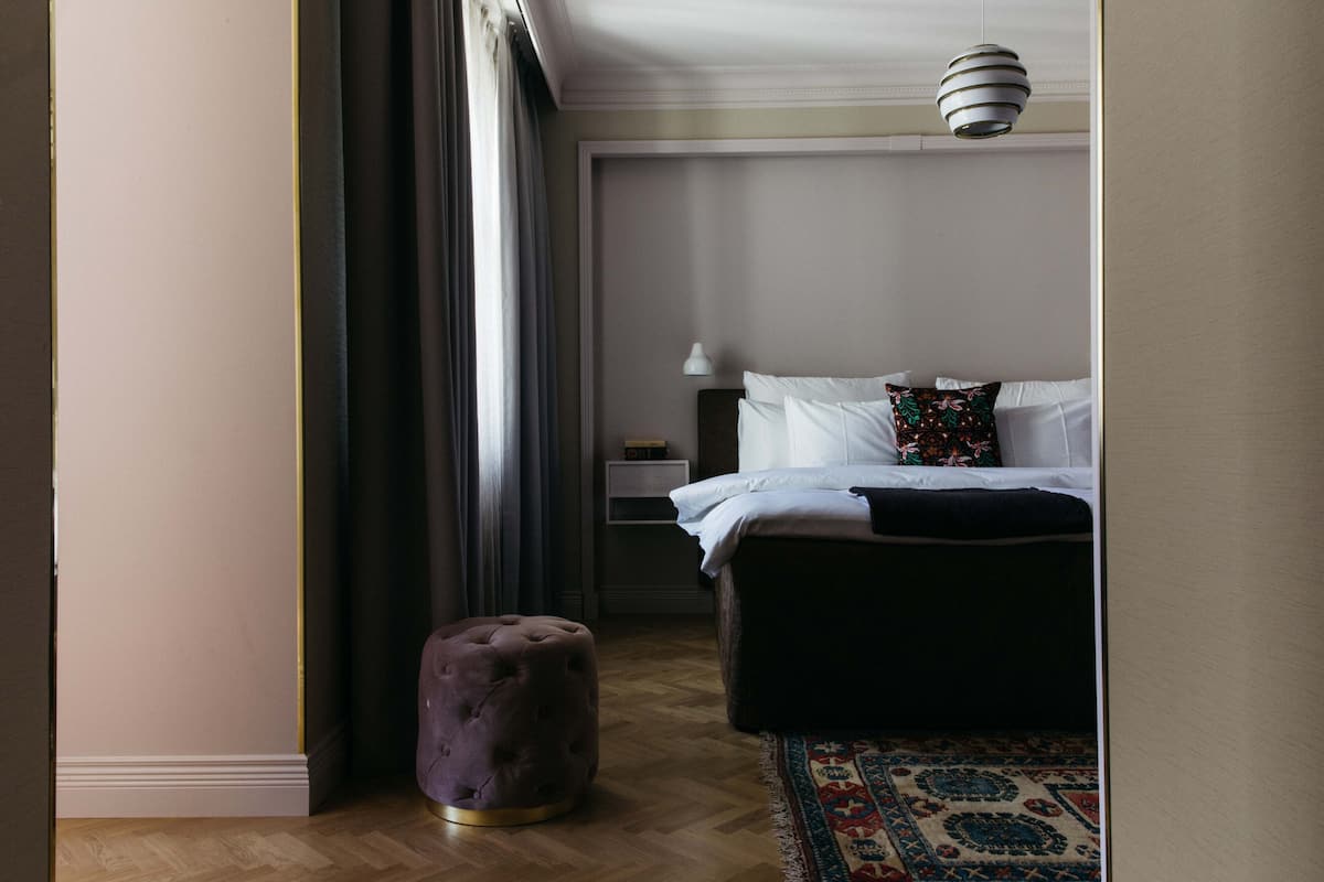 Poetry Suite - Including Spa Access | Een minibar, een kluis op de kamer, geluiddichte muren