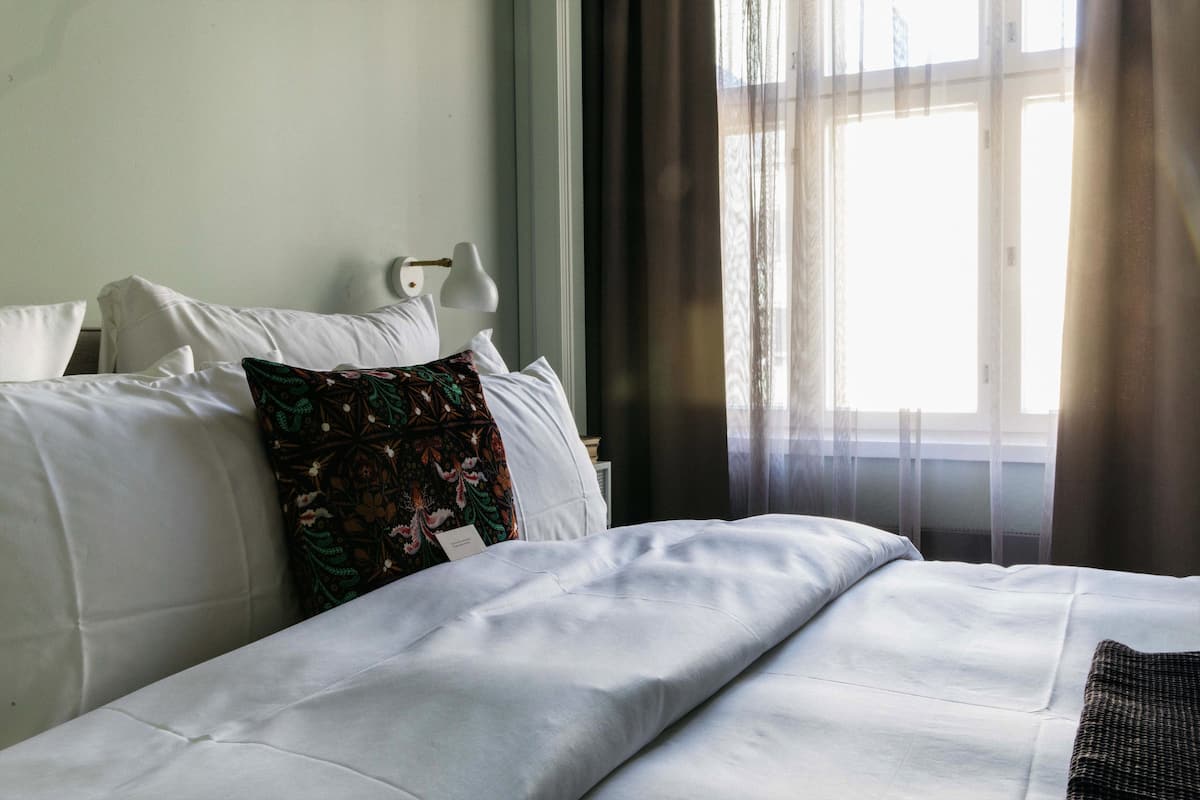Finlandia Suite - Including Spa Access | Een minibar, een kluis op de kamer, geluiddichte muren