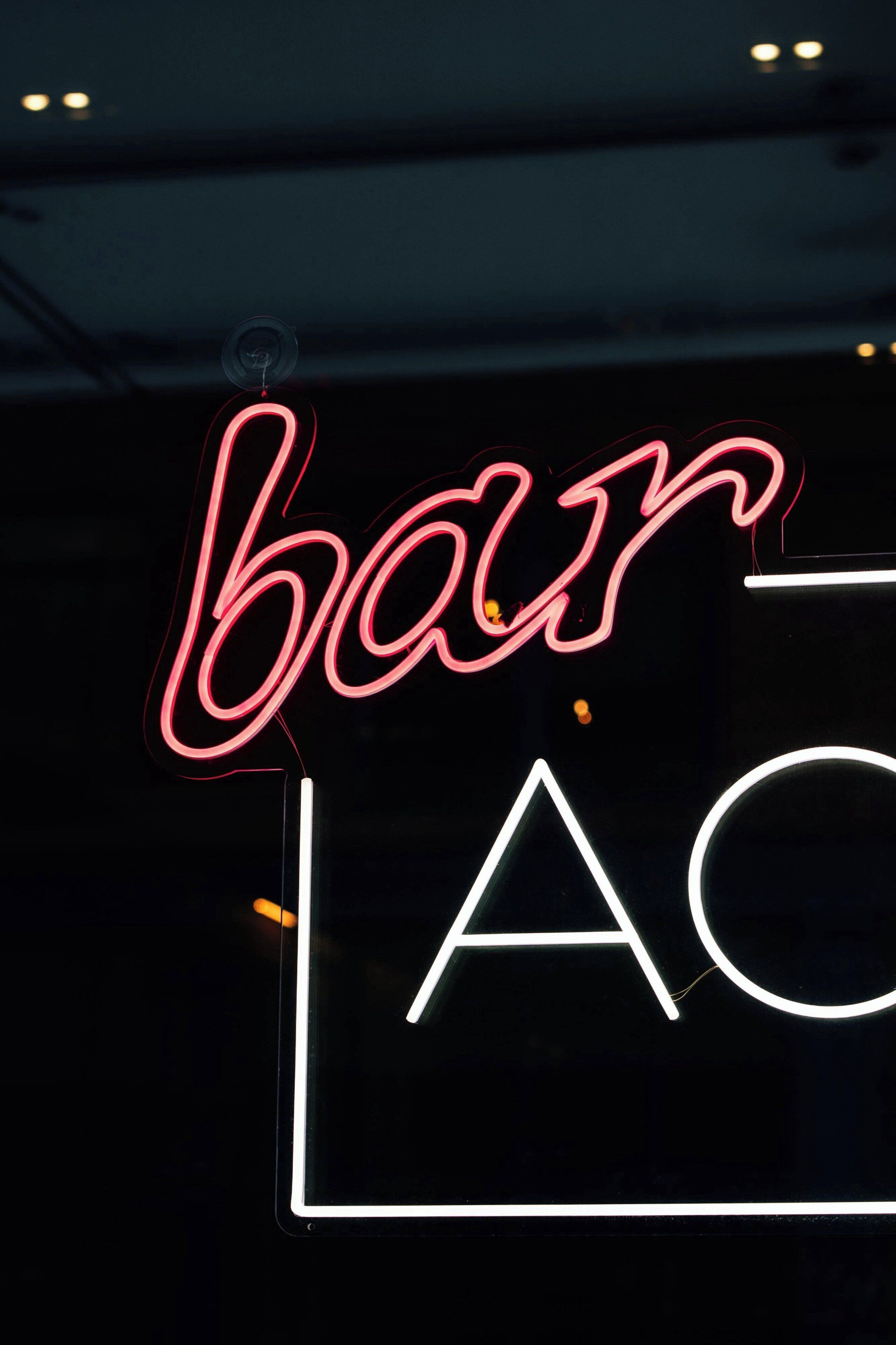 2 bars/lounges, cocktail bar, rooftop bar