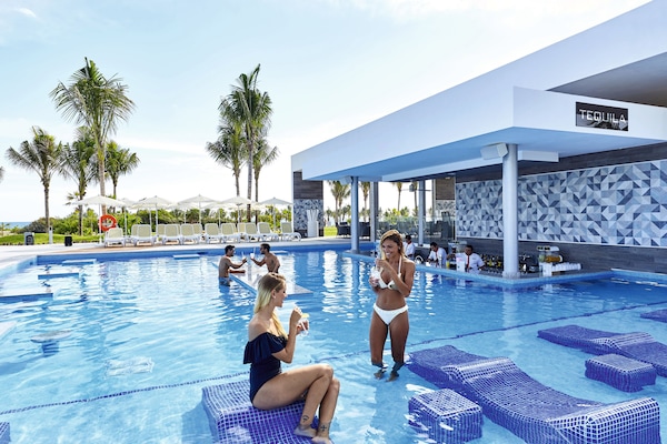 Poolside bar