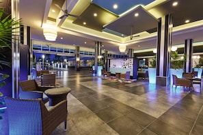 Coin salon dans le hall