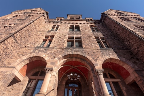 The Richardson Hotel