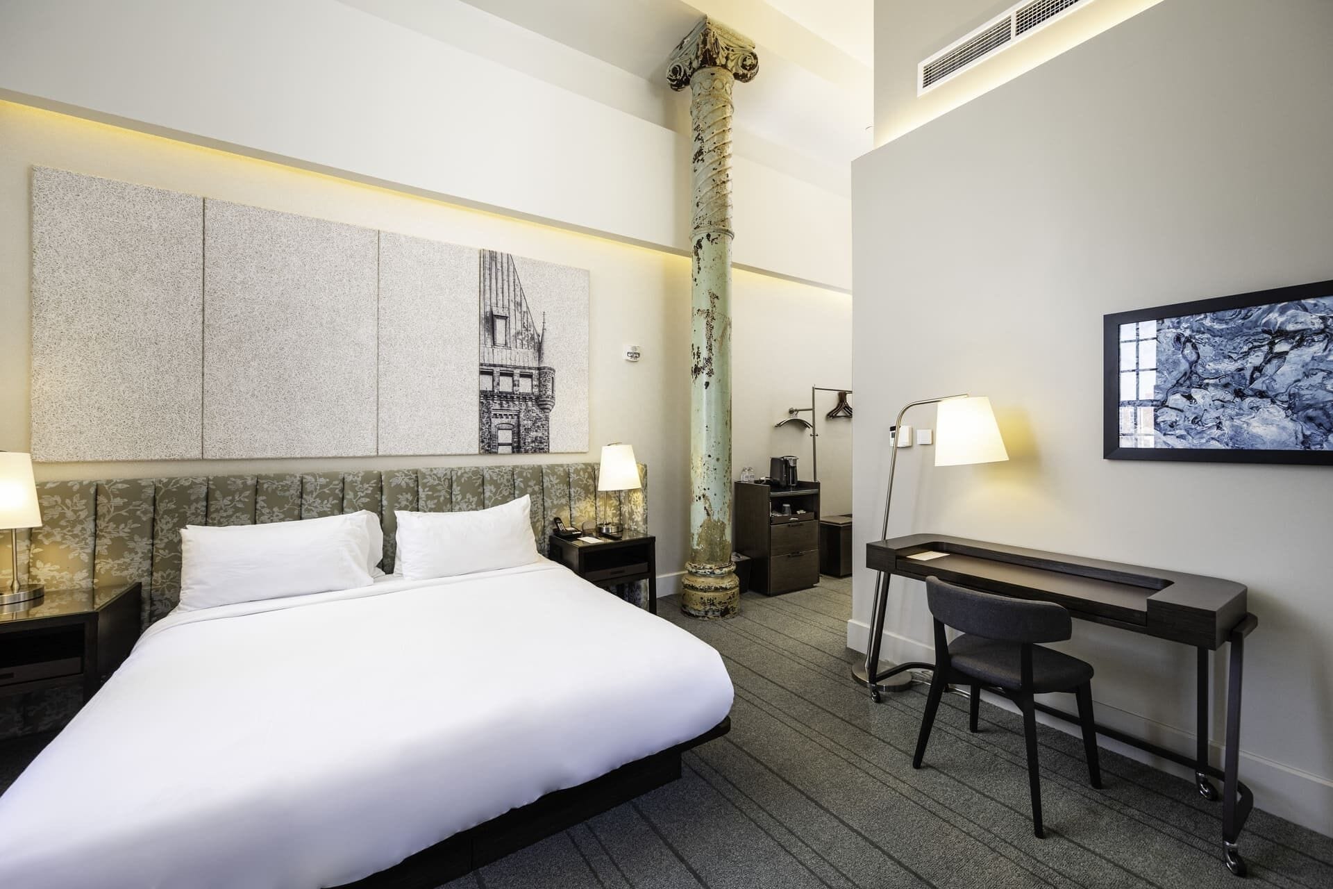 Habitación clásica, 1 cama de matrimonio grande | Ropa de cama hipoalergénica, caja fuerte, escritorio y cortinas opacas