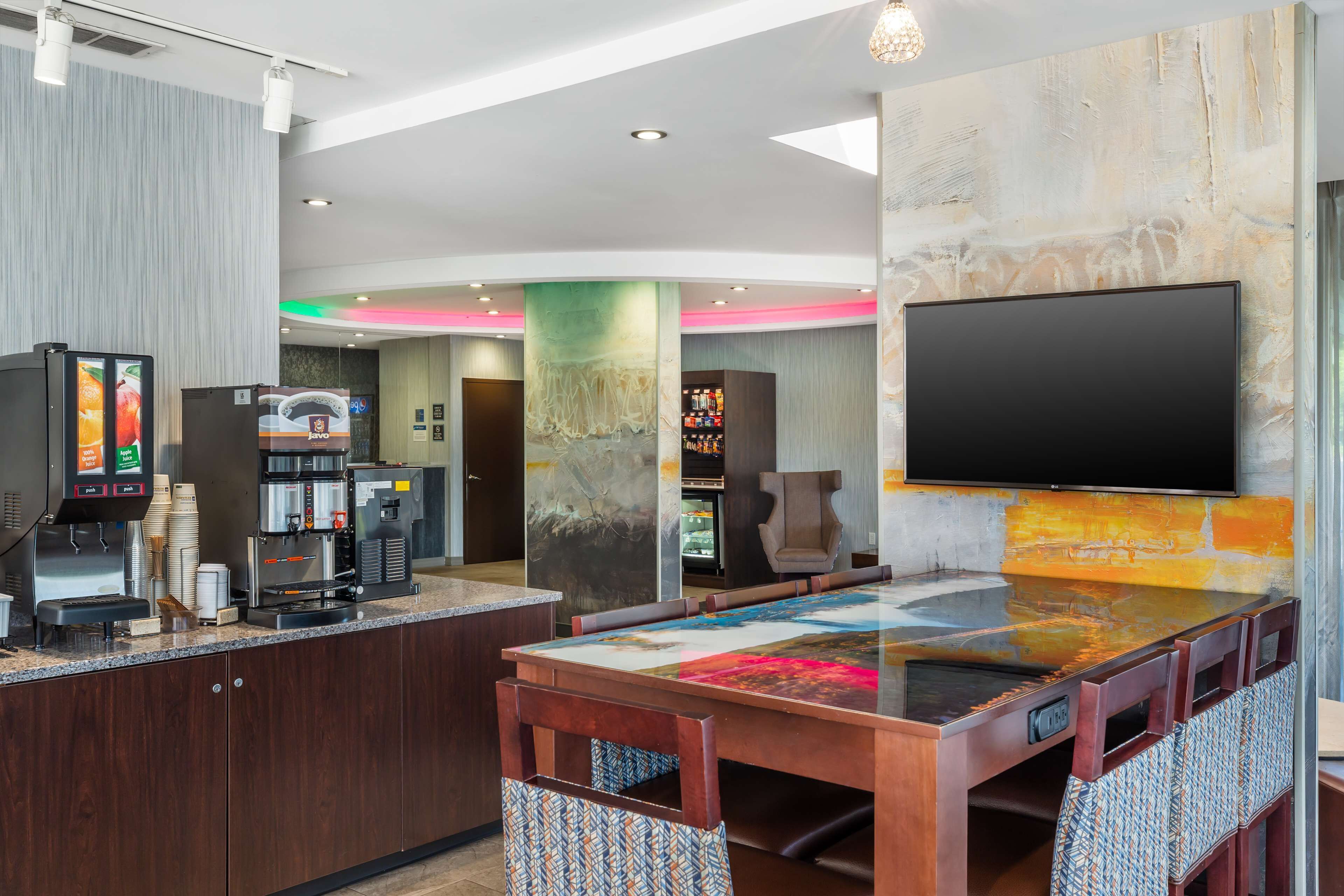 free daily continental breakfast