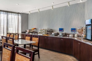 Déjeuner continental gratuit tous les jours