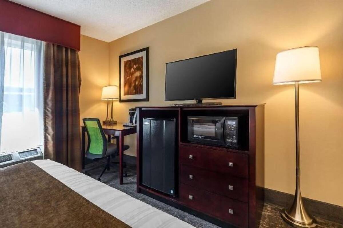 Bureau, espace de travail pour ordinateur portable, rideaux occultants