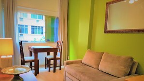 Departamento, 1 habitación | Sala de estar | Televisión 