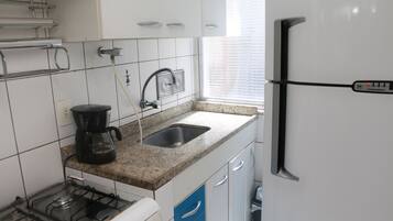 Apartment, 1 Bedroom | Private kitchen | Fridge, oven, cookware/dishes/utensils