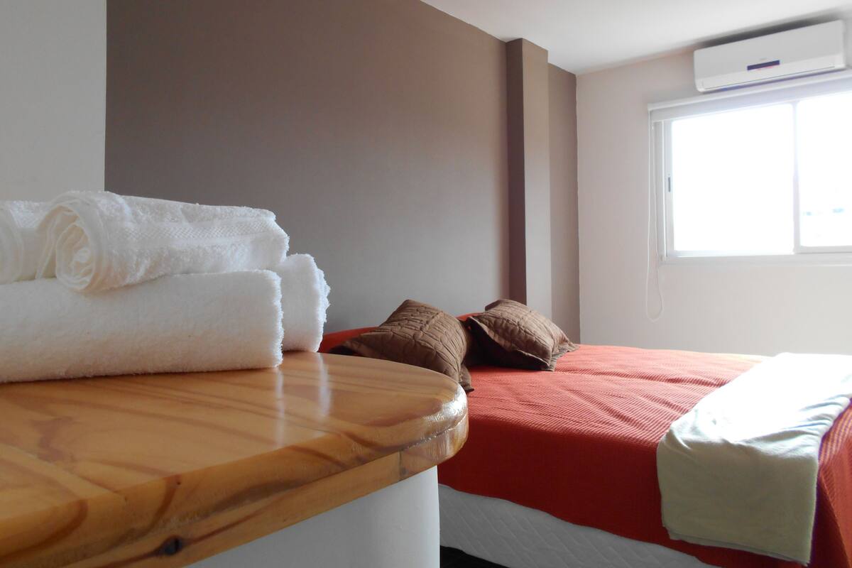 Econhosuite