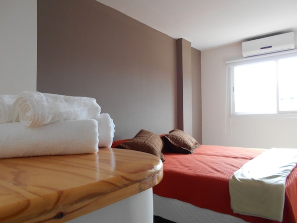 Econhosuite