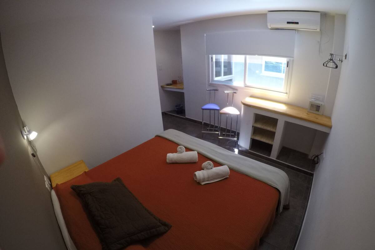 Econhoroom
