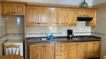 Casa tradicional, 1 habitación | Cocina privada | Refrigerador, microondas, parrilla de estufa y cafetera de espresso