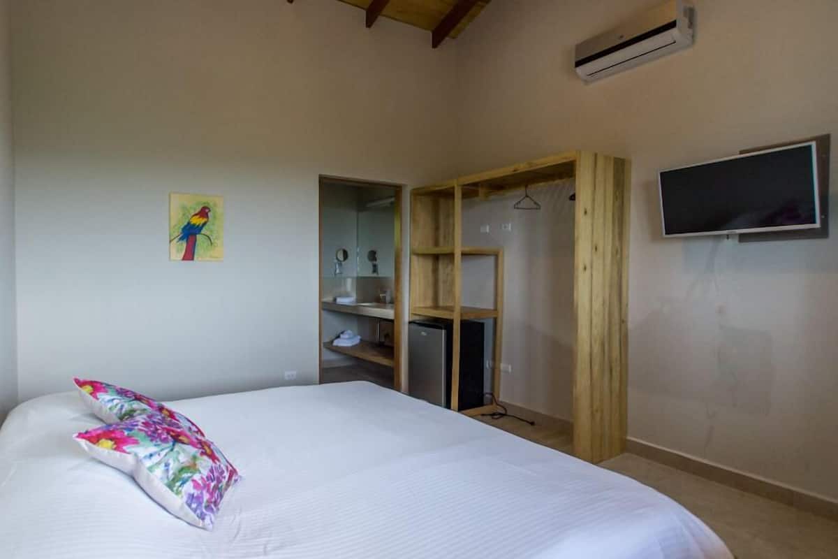 Chambre Deluxe, terrasse, vue sur lâocĂ©an | Literie de qualitĂ©, coffre-fort, rideaux dâobscurcissement