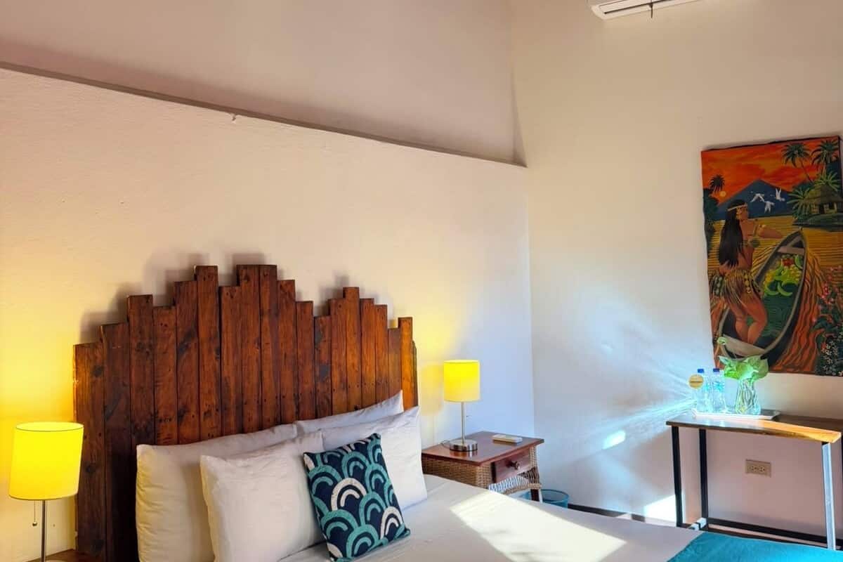 Comfort-Doppelzimmer, 1 Queen-Bett | Bügeleisen/Bügelbrett, kostenloses WLAN, Bettwäsche