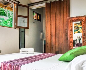 Fer et planche à repasser, Wi-Fi gratuit, draps fournis