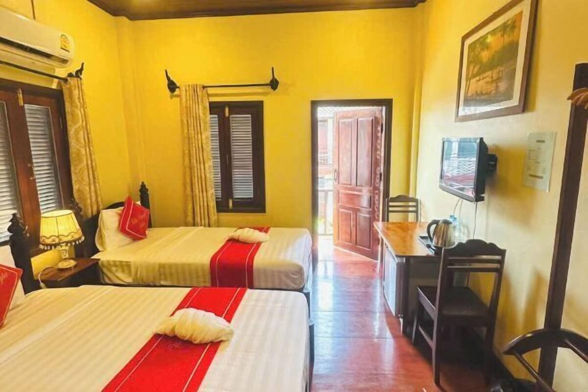 Minibar, in-room safe, desk, free WiFi