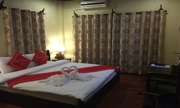 Deluxe dubbelrum - balkong | Minibar, värdeförvaringsskåp på rummet, skrivbord och gratis wi-fi