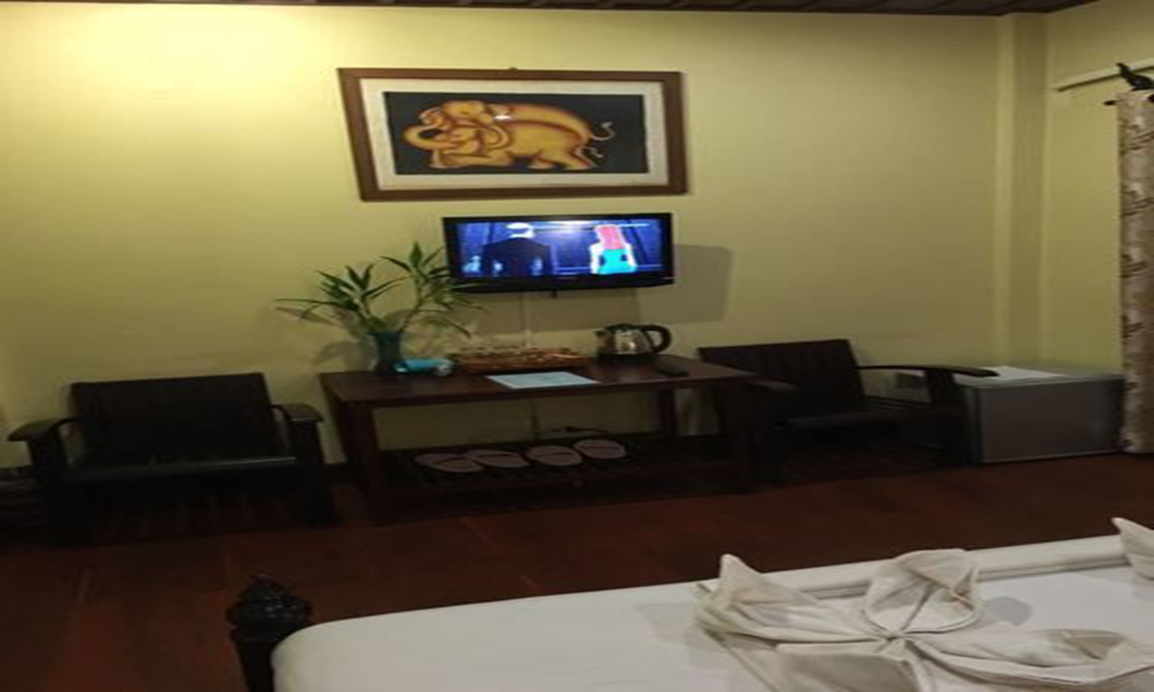 Minibar, in-room safe, desk, free WiFi