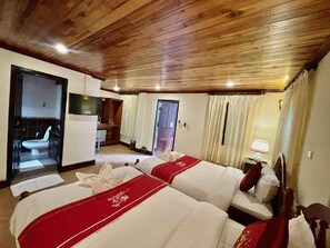 Habitación superior con 2 camas individuales | Minibar, caja fuerte, escritorio y sistema de insonorización