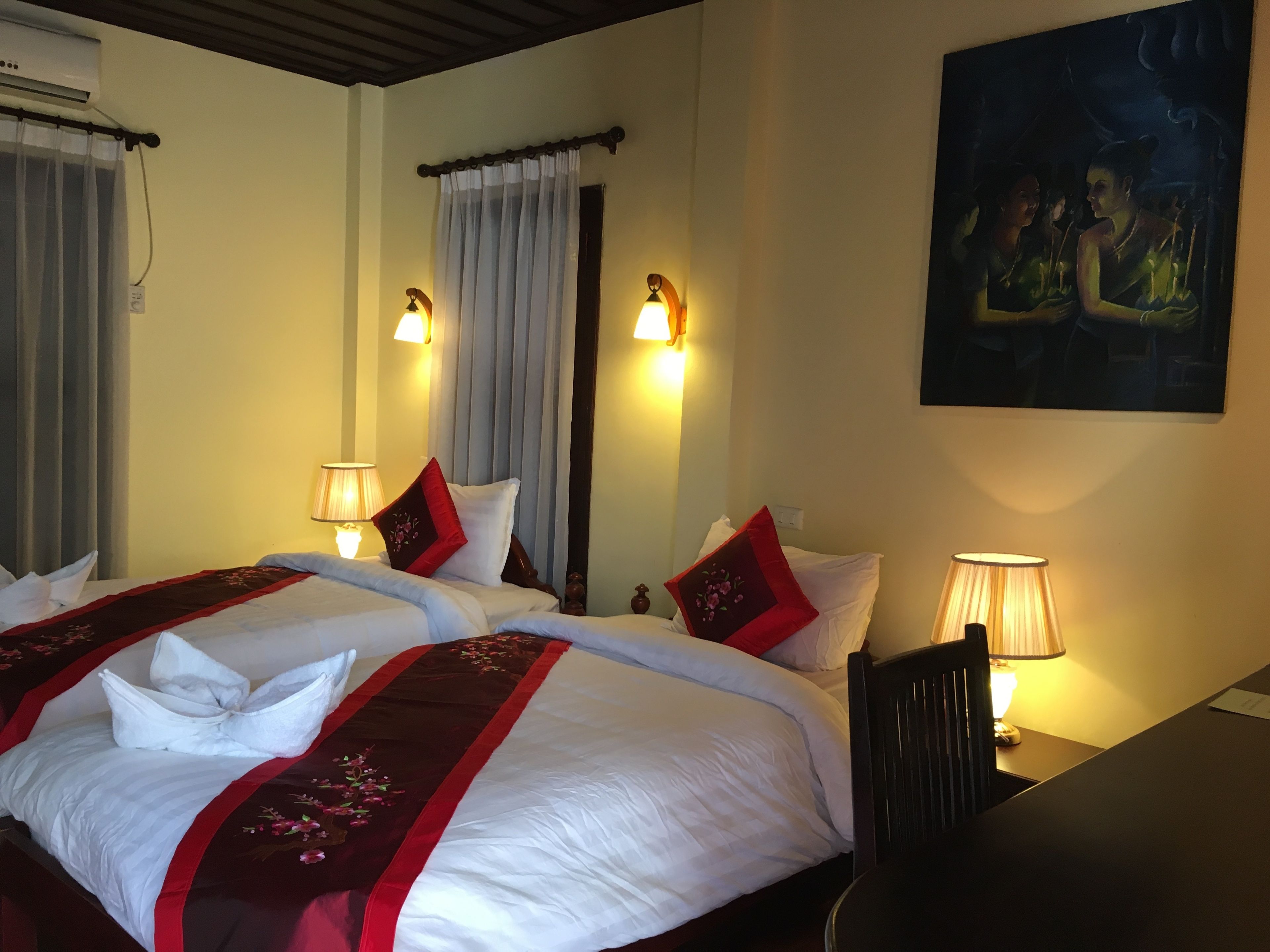 superior twin room | minibar, in-room safe, desk, soundproofing