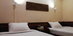 Standard Twin Room - Thanaboun Guesthouse (Luang Prabang)
