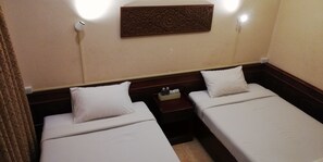 Phòng 2 giường đơn Tiêu chuẩn | Bàn, truy cập Internet không dây miễn phí 