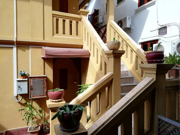 Interior - Thanaboun Guesthouse (Luang Prabang)