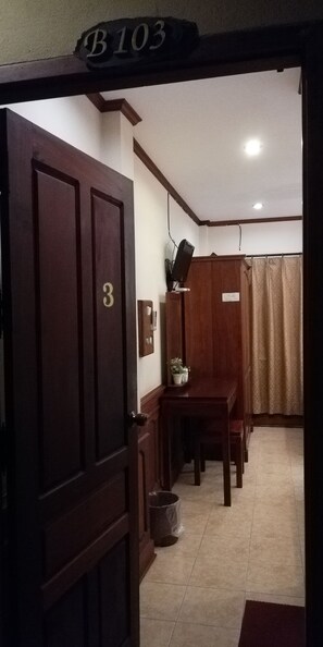Standard Twin Room - Thanaboun Guesthouse (Luang Prabang)