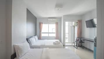 Standard Triple Room | Desk, free WiFi