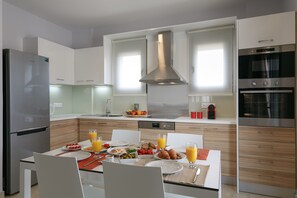 Suite, 2 Bedrooms, Jetted Tub | Private kitchen