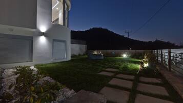 Fassade der Unterkunft – Abend/Nacht