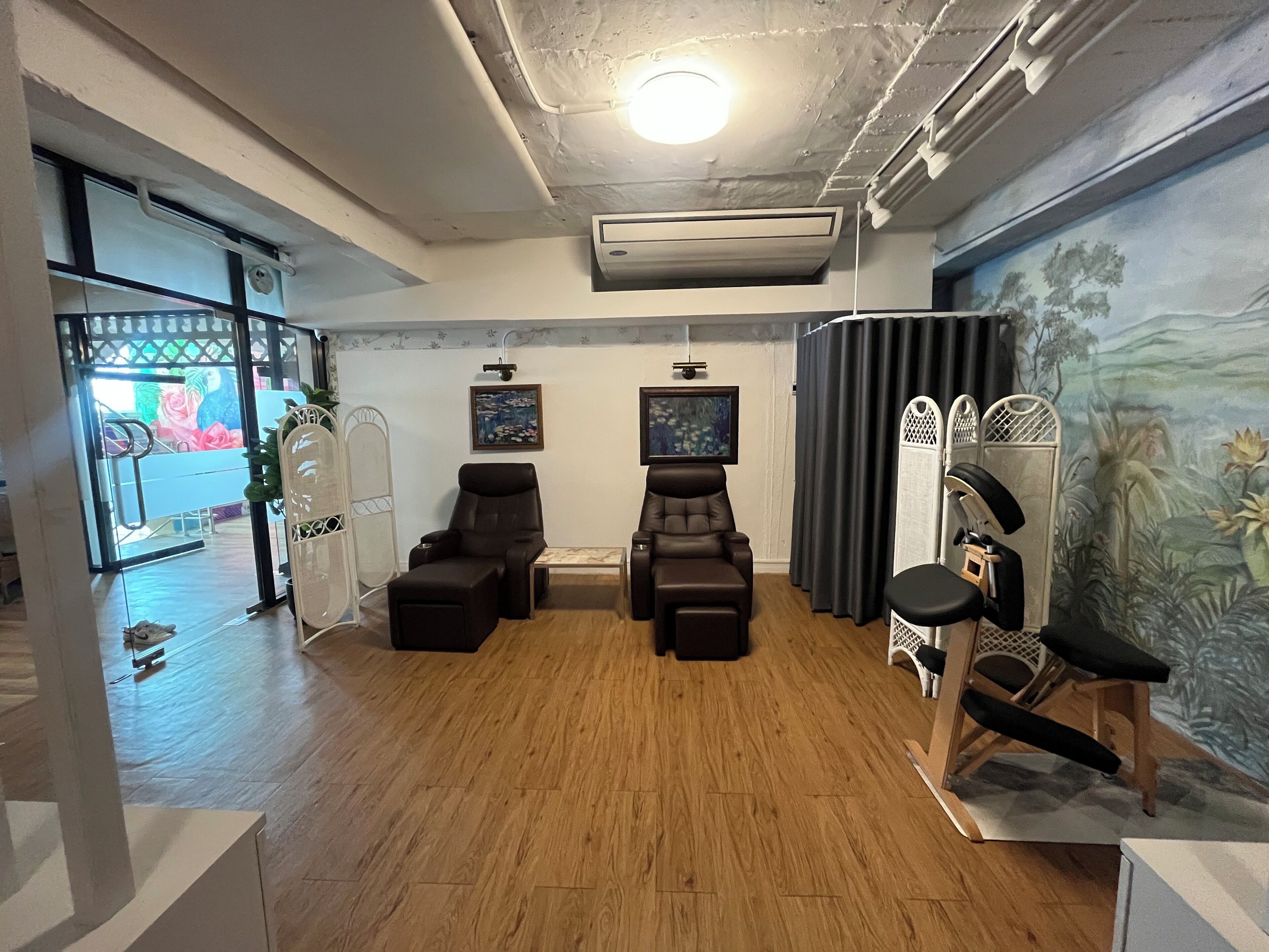 deep-tissue massages, thai massages, sports massages, massages