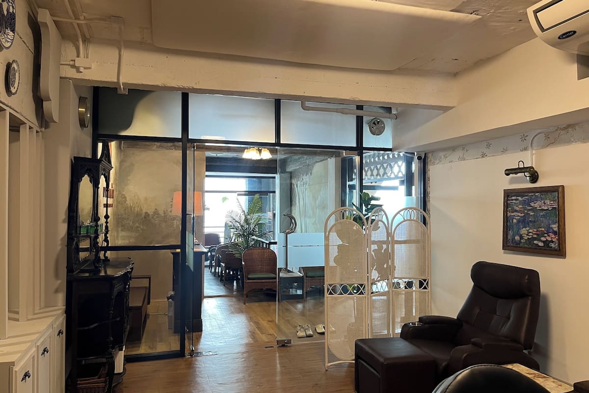 deep-tissue massages, thai massages, sports massages, massages