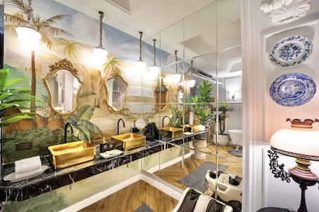 Bañera y ducha independientes, artículos de tocador gratuitos