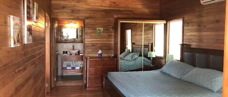 Basic Single Room, 1 King Bed | 1 bedroom, iron/ironing board, rollaway beds