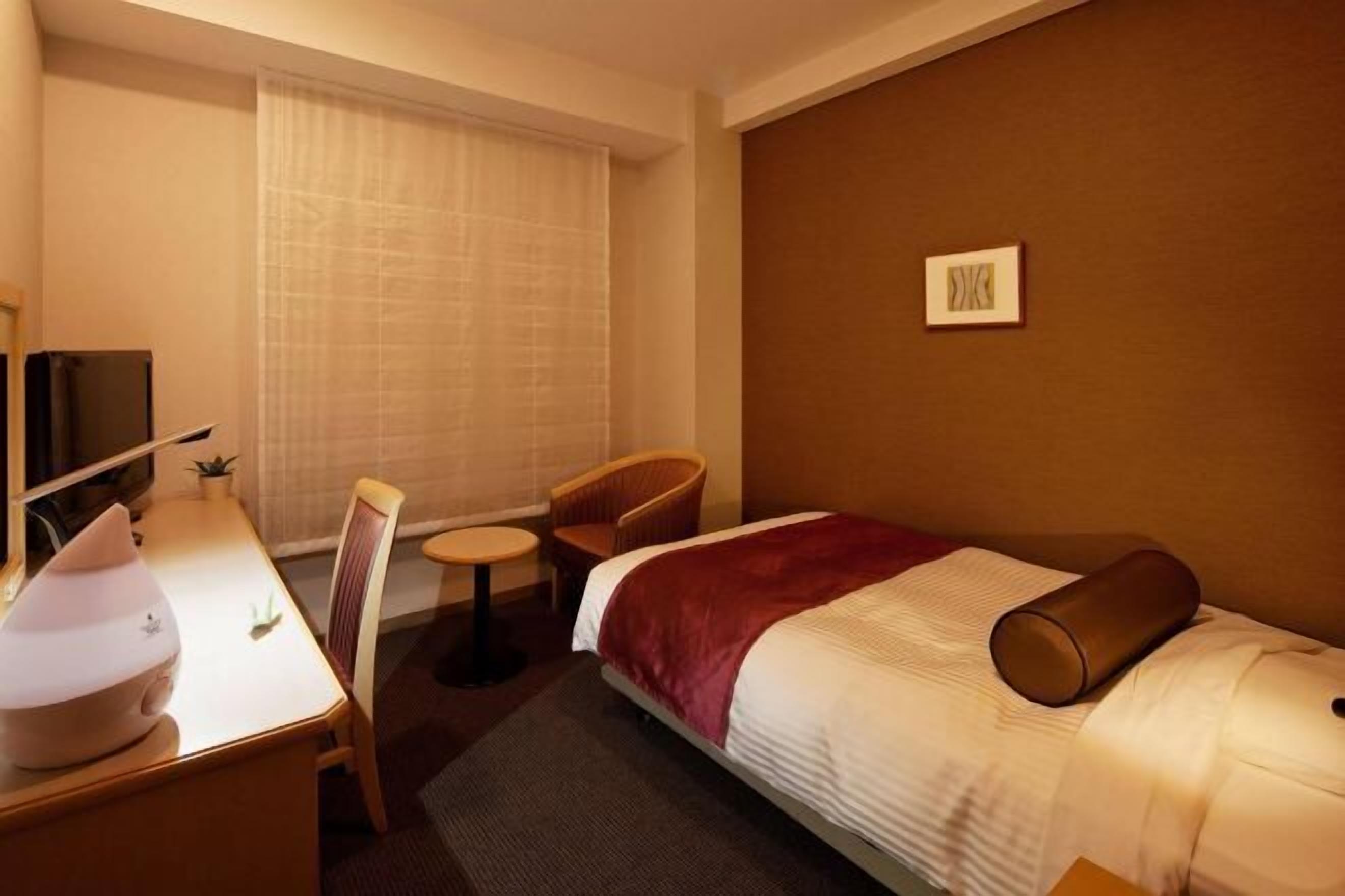 Desk, blackout curtains, free WiFi