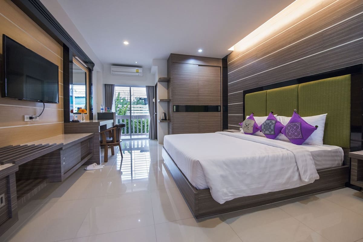 Ropa de cama de alta calidad, minibar y decoración personalizada