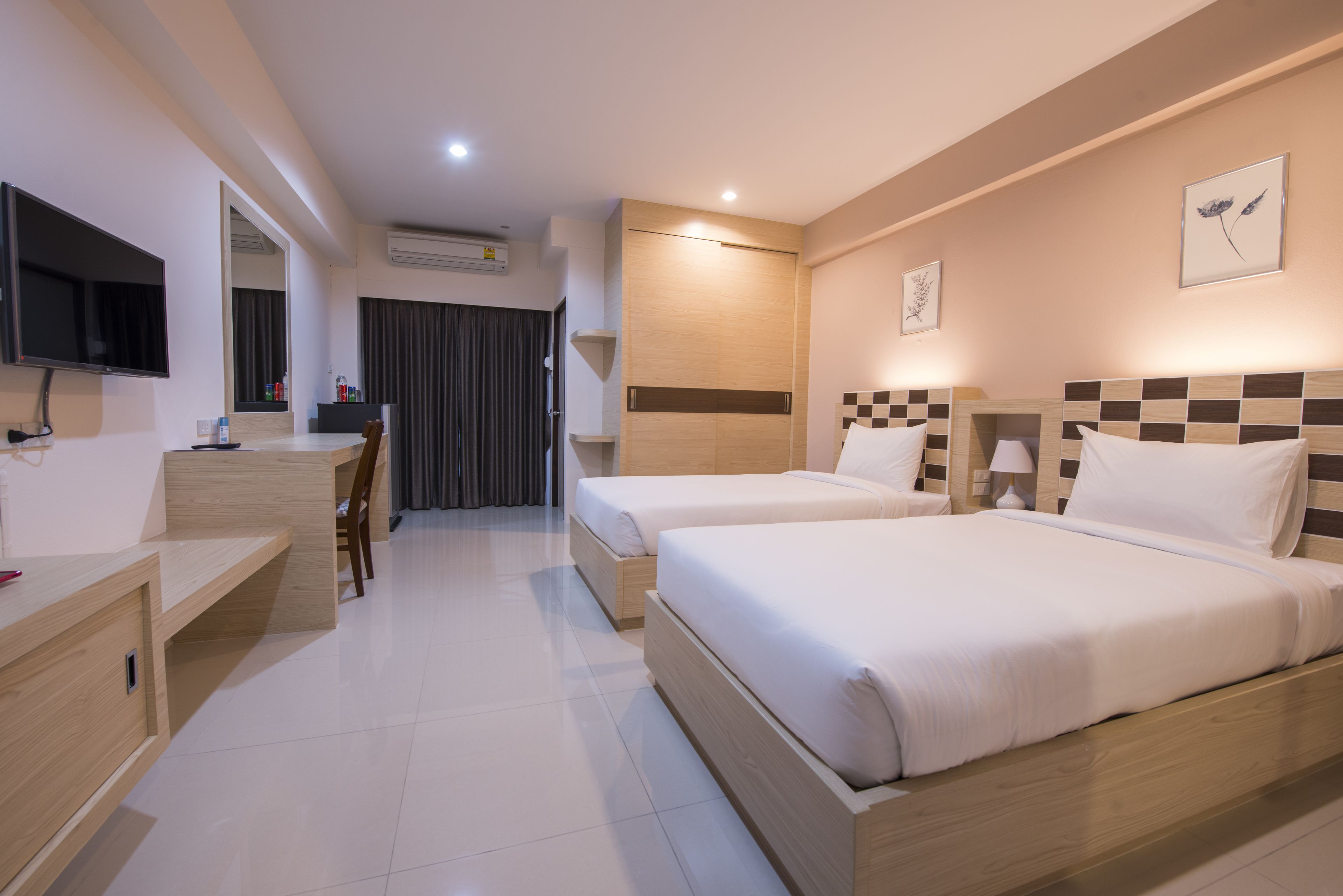 standard twin room, 2 single beds, non smoking, garden view | room amenity