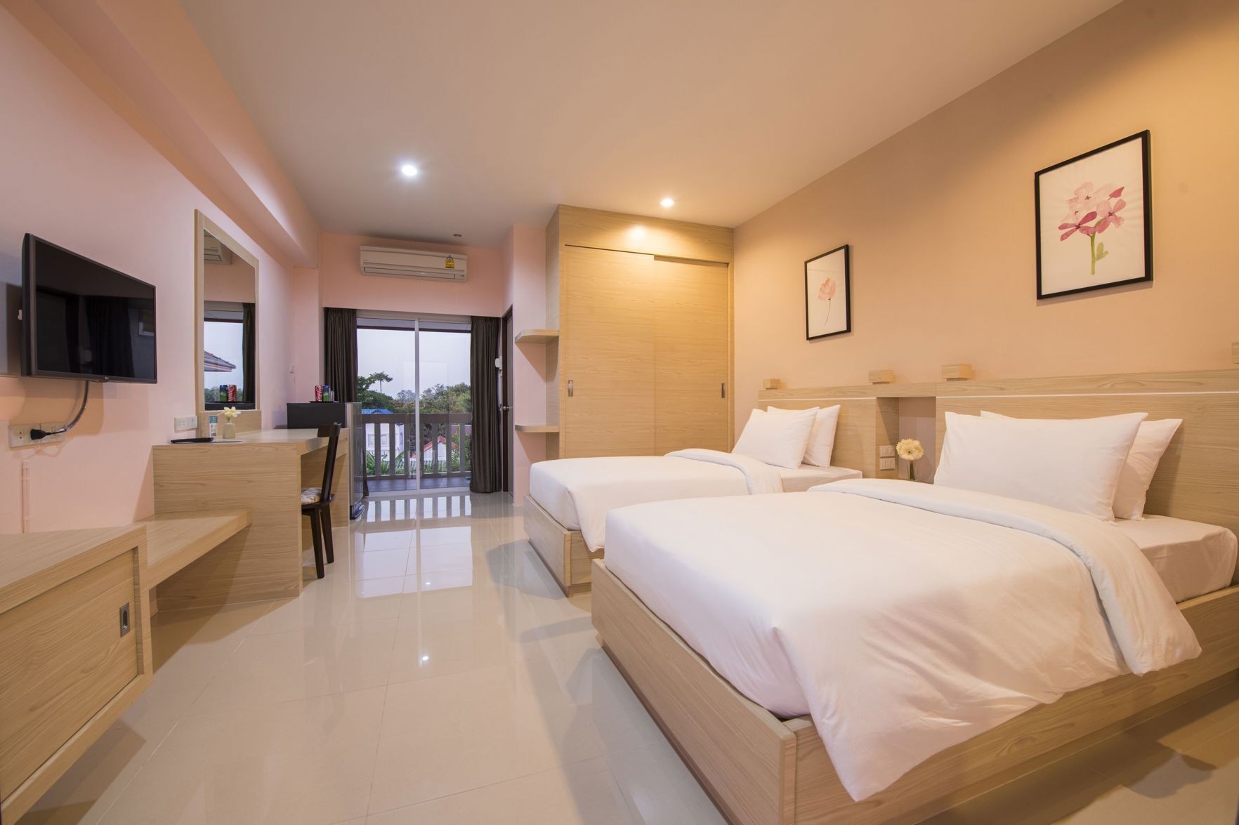 Premium bedding, minibar, individually decorated, desk