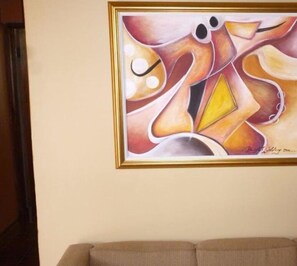 Téléviseur à écran plat de 32 po avec télévision par câble, téléviseur