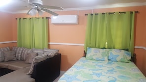 Studio Suite, Mountain View, Tower | 1 bedroom, premium bedding, down comforters, pillowtop beds - The Oasis at Oaklands Apartment 2 (Kingston)