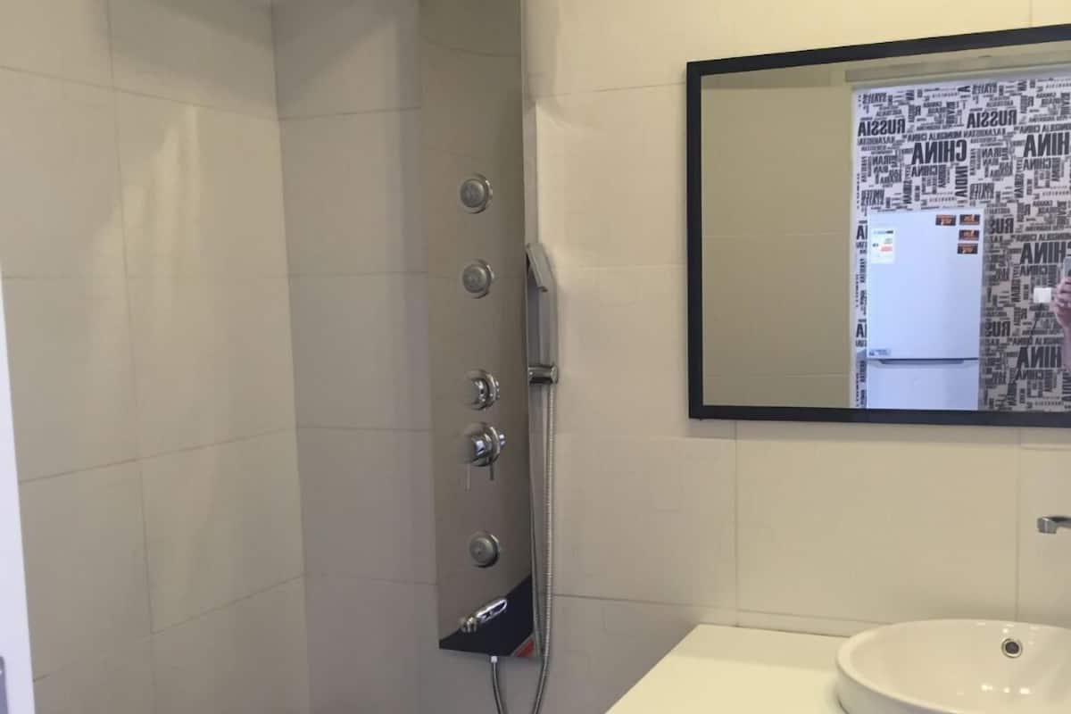 Comfort Room, Lagoon View | Bathroom